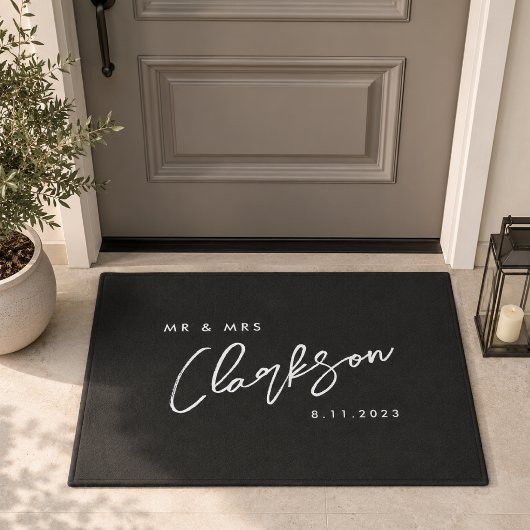 Mr Mrs Monogram Handwriting Script Modern Black Fußmatte