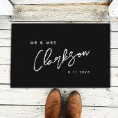 Mr Mrs Monogram Handwriting Script Modern Black Fußmatte