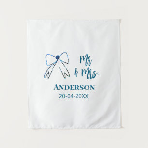 Mr. & Mrs. Name Datum Gastgeschenk Hochzeit blau g Wandteppich