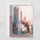 Mr & Mrs Plum Lila White Script Foto Save The Date (Vorderseite)