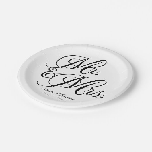 Mr & Mrs. Schwarz-weiß Wedding Engagement Party Pappteller (Schrägansicht)