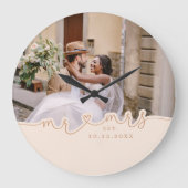 Mr Mrs Script Heart Photo Wedding Große Wanduhr (Vorderseite)