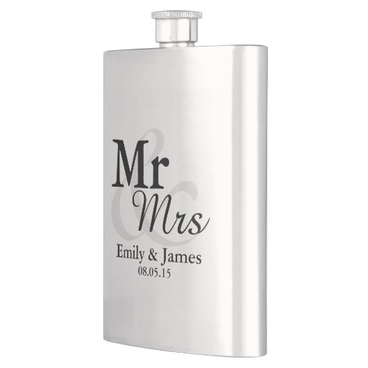 Mr&Mrs Simple Elegant Typografy Gastgeschenk Hochz Flachmann (Links)