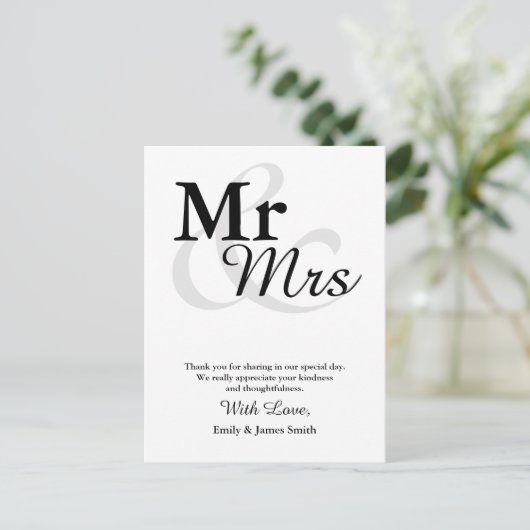 Mr&Mrs Simple Elegant Typografy Wedding Vielen Dan Postkarte (Stehend Vorderseite)