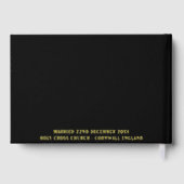 Mr & Mrs. Wedding Foto Elegante Script Gold Gästebuch (Rückseite)