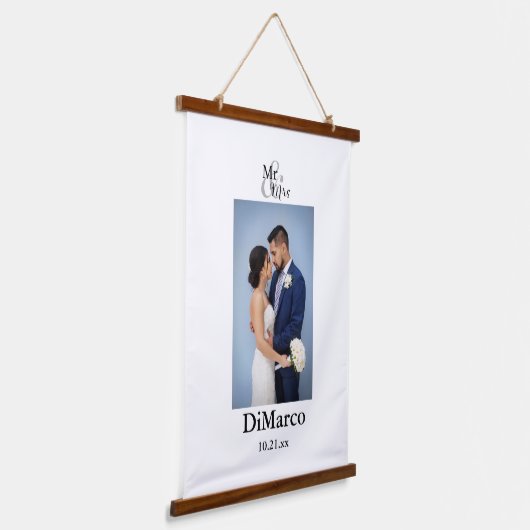 Mr & Mrs. Wedding Foto mit Name & Datum Wandteppich Mit Holzrahmen (Gewinkelt)