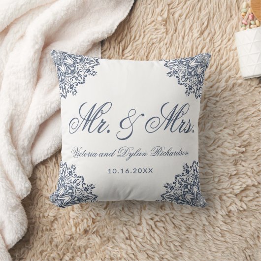 Mr & Mrs Wedding White Blue Elegant Script Kissen (Decke)