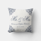 Mr & Mrs Wedding White Blue Elegant Script Kissen (Vorderseite)