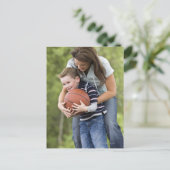 MR Mutter (26) spielt Basketball mit Sohn Postkarte (Stehend Vorderseite)
