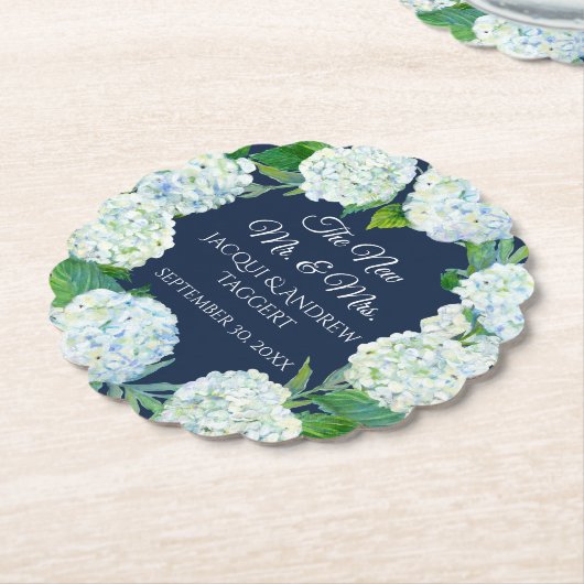Mr. n Mrs White Hydrangea Floral Navy Blue Wedding Untersetzer (angewinkelt)