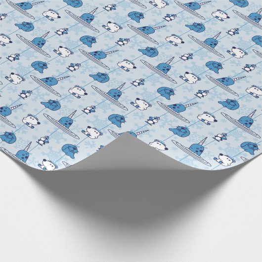 Mr. Narwhal Blue Snowflake Pattern Geschenkpapier (Ecke)