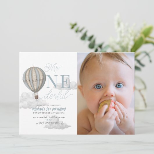 Mr. Onederful Hot Air Balloon 1st Birthday Photo Einladung (Stehend Vorderseite)