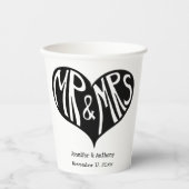 Mr. und Mrs. Black and White Heart Shape Wedding Pappbecher (Vorderseite)