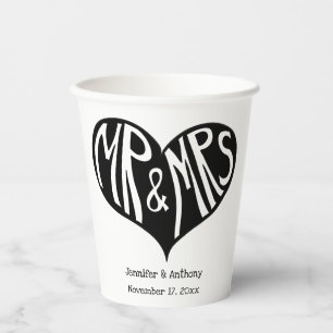 Mr. und Mrs. Black and White Heart Shape Wedding Pappbecher