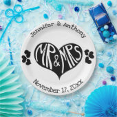 Mr. und Mrs. Black and White Heart Shape Wedding Pappteller (Party)