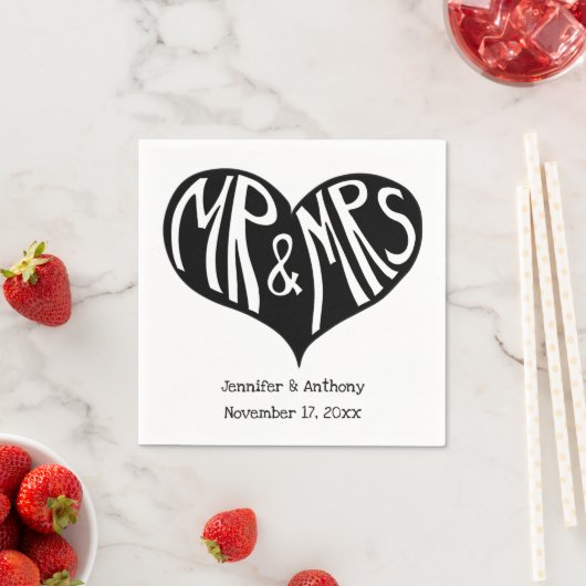 Mr. und Mrs. Black and White Heart Shape Wedding Serviette (Beispiel)