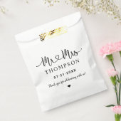 Mr. und Mrs. Black Heart Script Custom Wedding Geschenktütchen (Versiegelt)