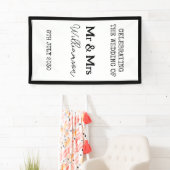 Mr. und Mrs. Celebration Black and White Banner (Insitu)