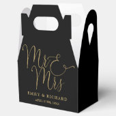 Mr. und Mrs. Elegant Script Black and Gold Hochzei Geschenkschachtel (Geöffnet)