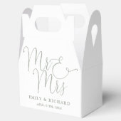 Mr. und Mrs. Elegant Script Sage Green Wedding Geschenkschachtel (Geöffnet)