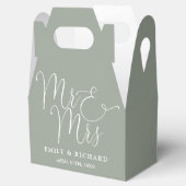 Mr. und Mrs. Elegant Script Sage Green Wedding Geschenkschachtel (Geöffnet)