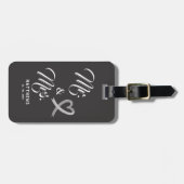 Mr. und Mrs. Monogram Black and White Wedding Gepäckanhänger (Vorderseite horizontal)