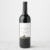 Mr. und Mrs. Monogram Pine with Berries Wedding Weinetikett (Vorderseite)