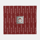 Mr. und Mrs. Name Monogram Red White Fleecedecke (Vorderseite (Horizontal))