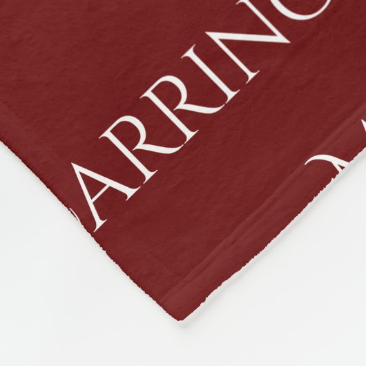 Mr. und Mrs. Name Monogram Red White Fleecedecke (Ecke)