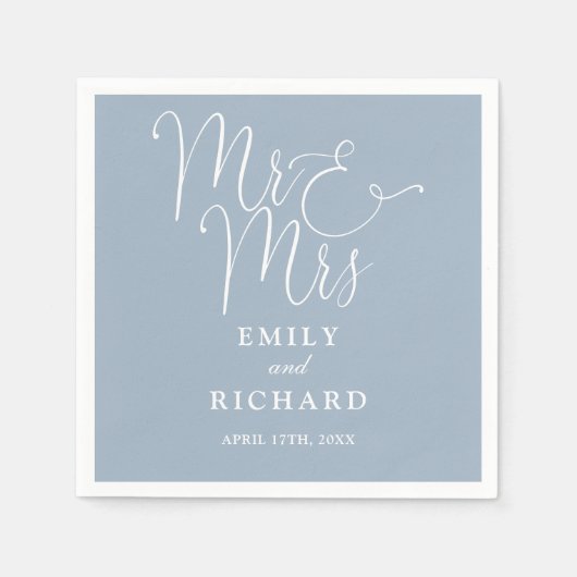 Mr. und Mrs. Script Elegant Dusty Blue Wedding Serviette (Vorderseite)