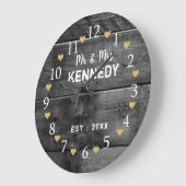Mr. und Mrs. Wedding Anniversary Rustic Wood Große Wanduhr (Winkel)
