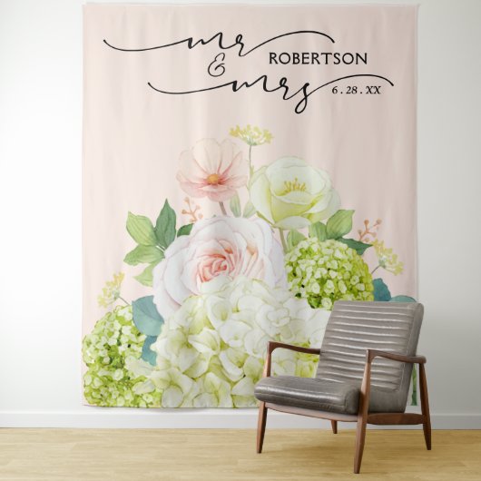 Mr. und Mrs. Wedding Backdrop Floral Pink Banner Wandteppich (Beispiel)