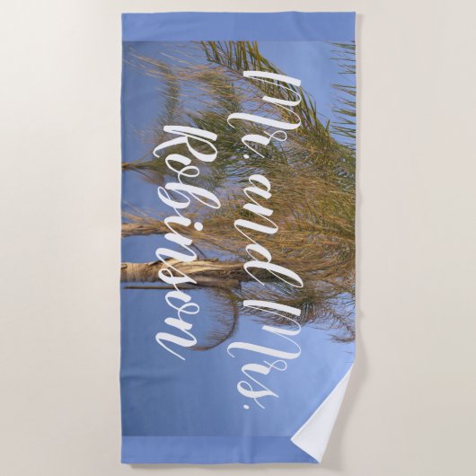 Mr. und Mrs Wedding Palm Trees Beach Handtuch (Vorderseite)