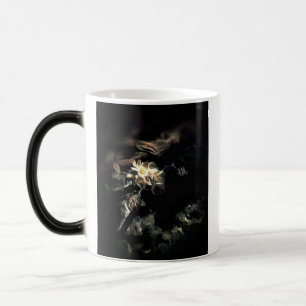 MRN MRNStudios neonouveau surreal Blumen falsche P Verwandlungstasse