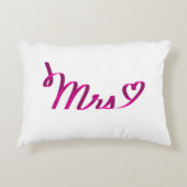 "Mrs <3" in Dark Pink Ribbon Akzent Kissen (Vorderseite)