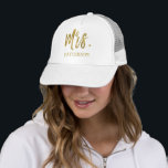 Mrs. and Last Name Imitats Gold Foil Trucker Hat Truckerkappe<br><div class="desc">Mrs. und Nachname Imitats Gold Foil Hat,  dass wäre ein perfektes Geschenk für Ihre Ehefrau mit dem gleichen Mr. Nachname Hat.</div>