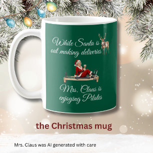 Mrs. Claus genießt Pilates-Monogramm Kaffeetasse