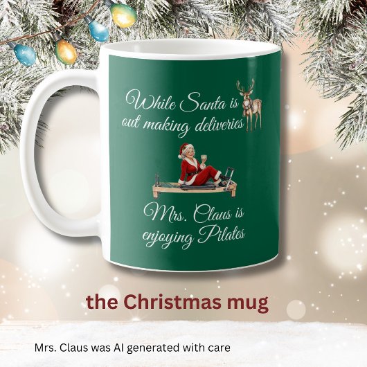 Mrs. Claus genießt Pilates-Monogramm  Kaffeetasse