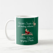 Mrs. Claus genießt Pilates-Monogramm  Kaffeetasse (Links)