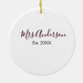 Mrs. Familienname Vorname schwarz pink est Jahr mo Keramik Ornament (Hinten)