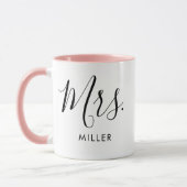 Mrs. Modern Elegant Script Monogram Wedding Tasse (Links)