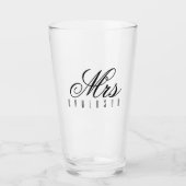 Mrs. Modern Script Custom Wedding Glas (Vorderseite)