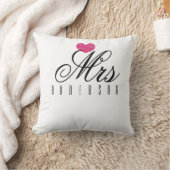 Mrs. Modern Script Custom Wedding Kissen (Decke)