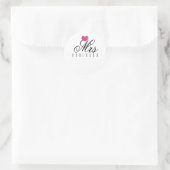 Mrs. Modern Script Custom Wedding Runder Aufkleber (Tasche)