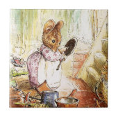 "Mrs Mouse Cleans Pots and Pans" von Beatrix Potte Fliese (Vorderseite)