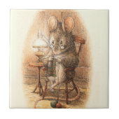 "Mrs Mouse Knitting" von Beatrix Potter Fliese (Vorderseite)