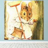 "Mrs Mouse Sweeps the Dollhouse" von Beatrix Potte Leinwanddruck (Insitu (Holzboden))