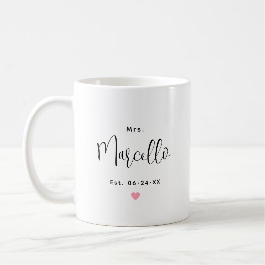 Mrs. Personalisiert Black Script Nachname Wedding Kaffeetasse (Links)