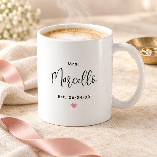 Mrs. Personalisiert Black Script Nachname Wedding Kaffeetasse