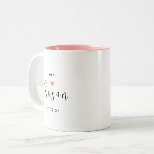 Mrs. Personalisiert Black Script Name Wedding Zweifarbige Tasse (Vorderseite Links)